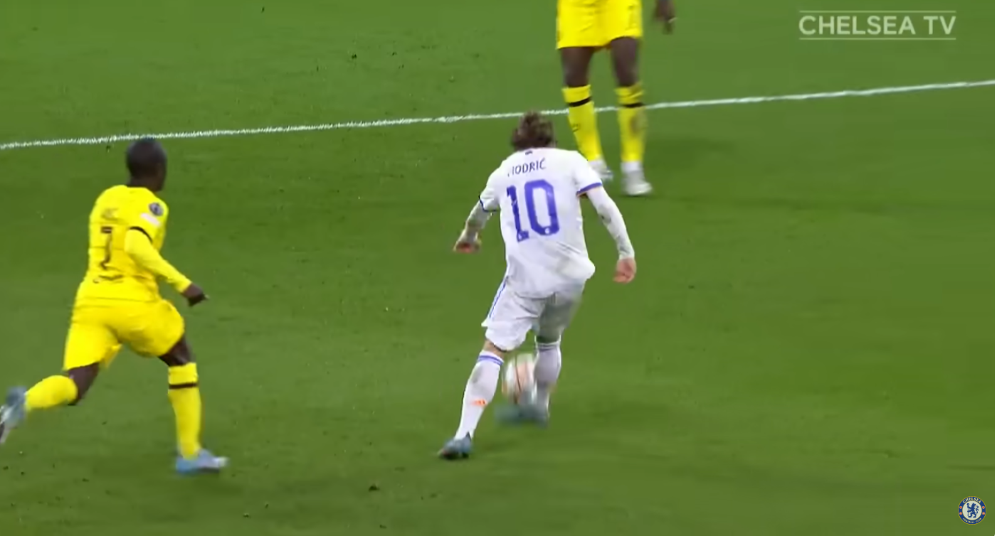 Pase de exterior de Modric